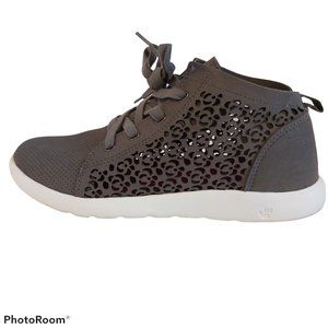 Bearpaw Women's Chukka Savannah floral cut-out